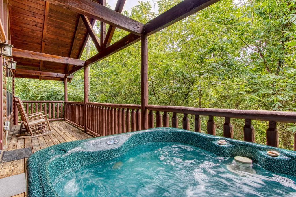 Always Kiss Me Goodnight- Hot Tub, You Get 1089 Of Free Area Attraction Tickets For Each Paid Day! Pigeon Forge Exterior foto