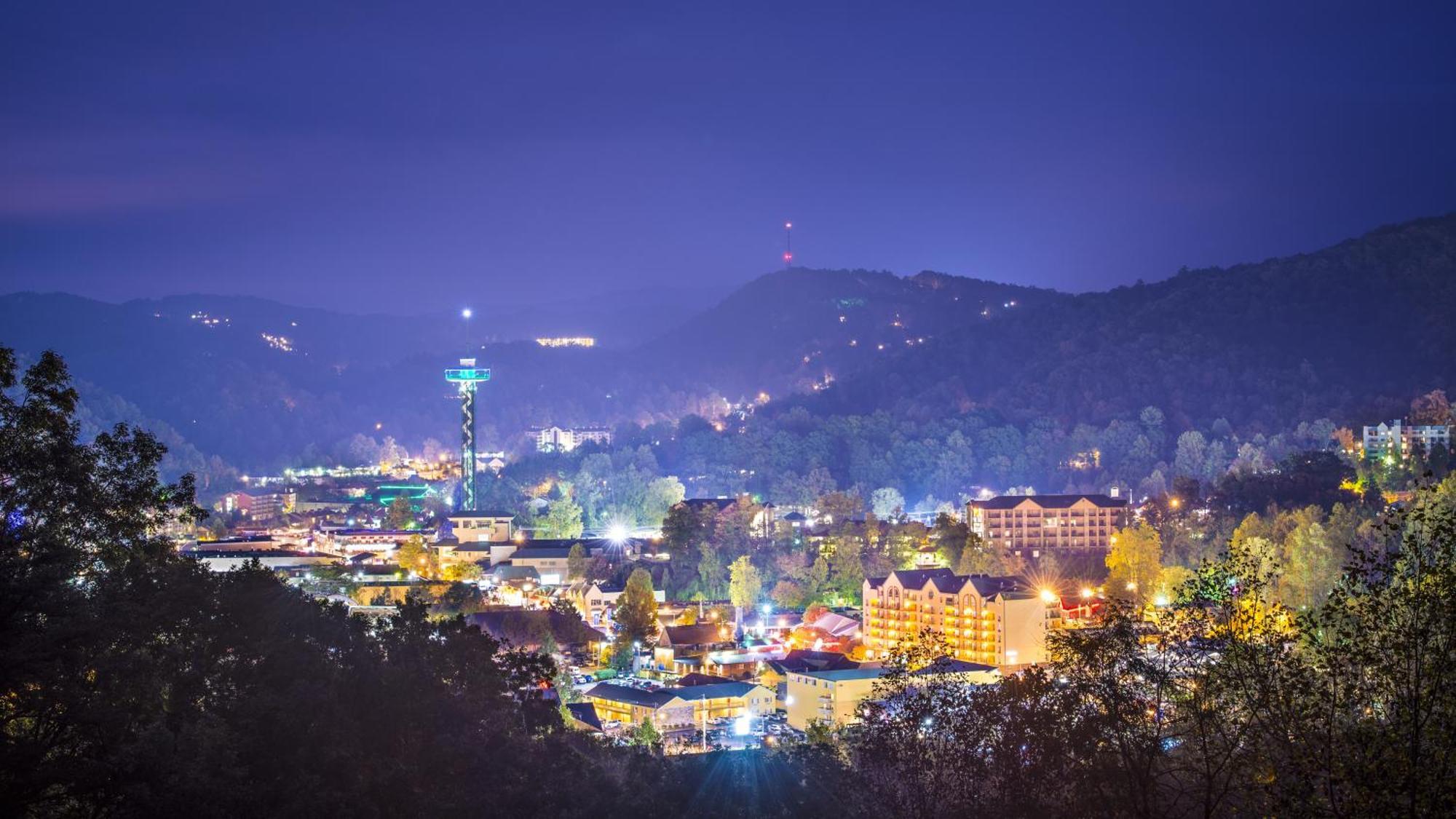 Always Kiss Me Goodnight- Hot Tub, You Get 1089 Of Free Area Attraction Tickets For Each Paid Day! Pigeon Forge Exterior foto